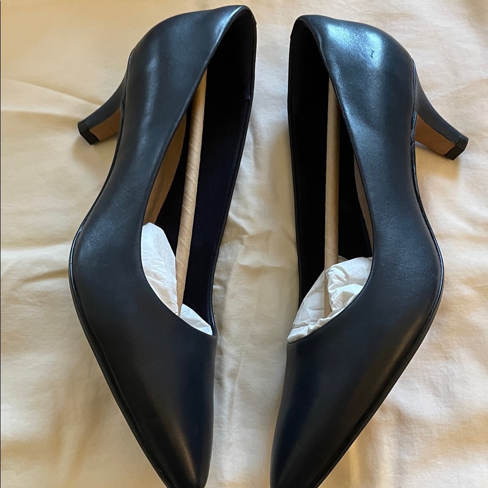 Clarks Women's Elegant Navy Heels - Picture 5 of 8